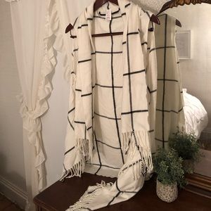 Sleeveless shawl wrap